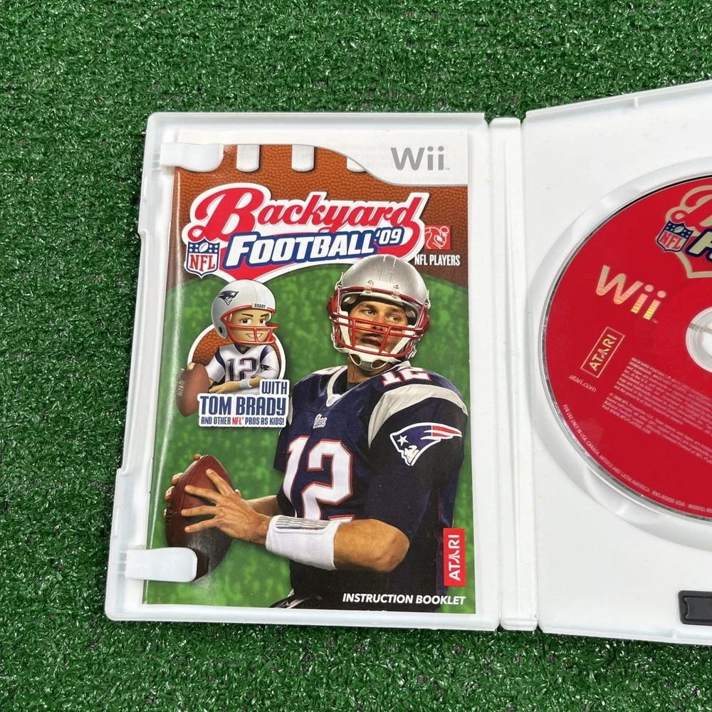 Wii Backyard Football With Tom Brady & Backyard Football W/ Tom Brady 09'‎ CIB